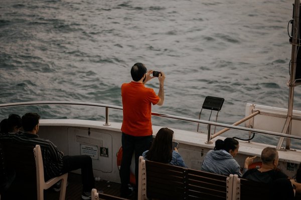 Quelles techniques pour créer des vidéos de voyage captivantes avec un smartphone?